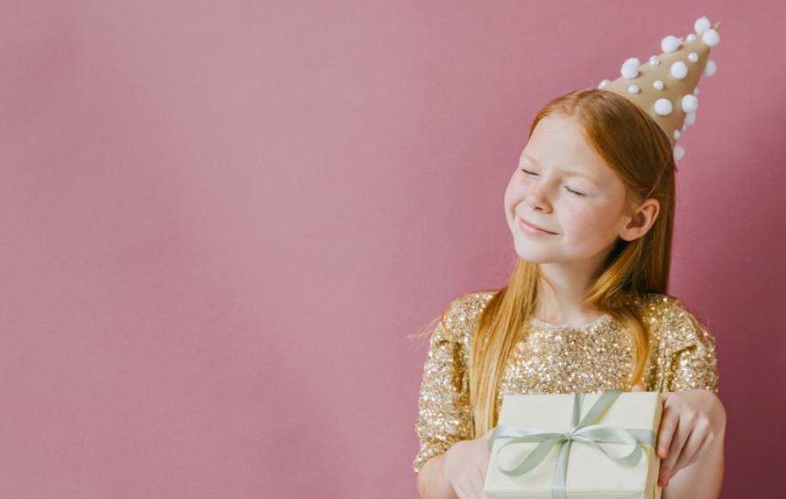 À partir de quel âge offrir une pinata à l’anniversaire de son enfant ? À partir de quel âge offrir une pinata à l’anniversaire de son enfant ?